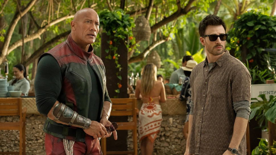 Chris Evans und Dwayne Johnson in "Red One - Alaramstufe Weihnachten"