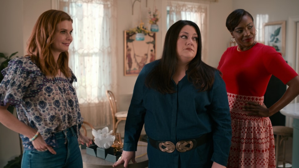 Sweet Magnolias. (L to R) Joanna Garcia Swisher as Maddie Townsend, Brooke Elliott as Dana Sue Sullivan, Heather Headley as Helen Decatur in episode 202 of Sweet Magnolias. Cr. Courtesy Of Netflix © 2021