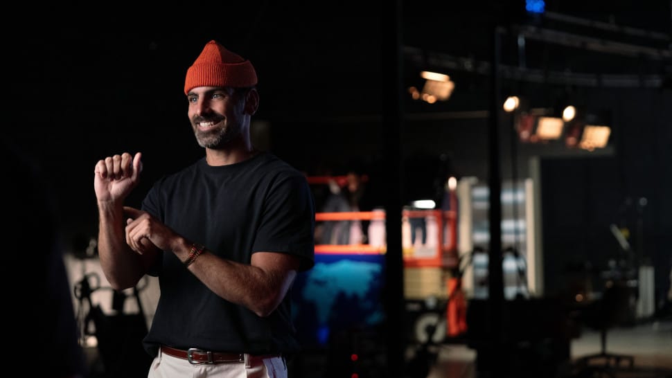 Nyle DiMarco in „Deaf President Now!“, jetzt auf Apple TV+.